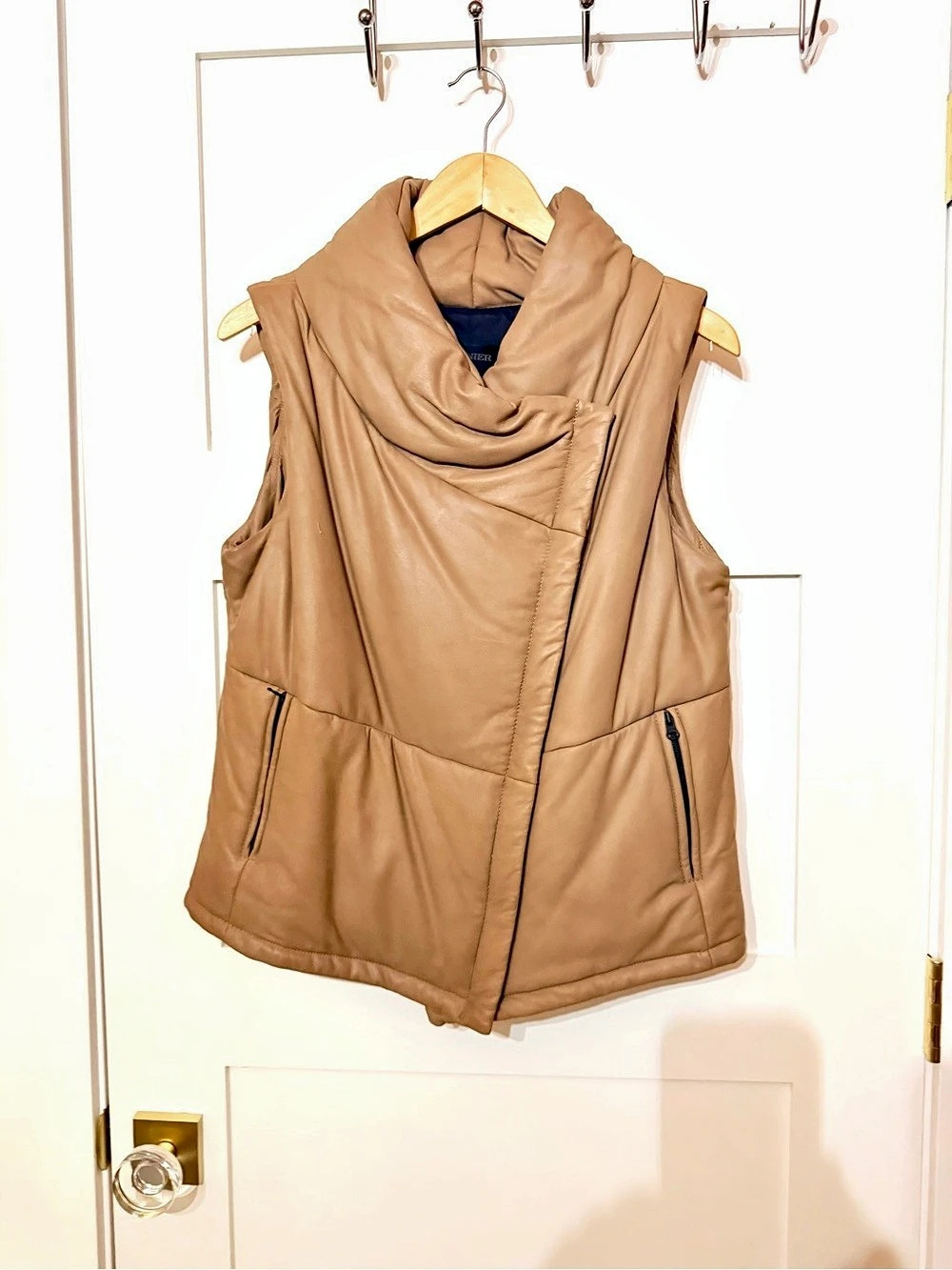 Danier Women's Leather Vest in Brown Size Small